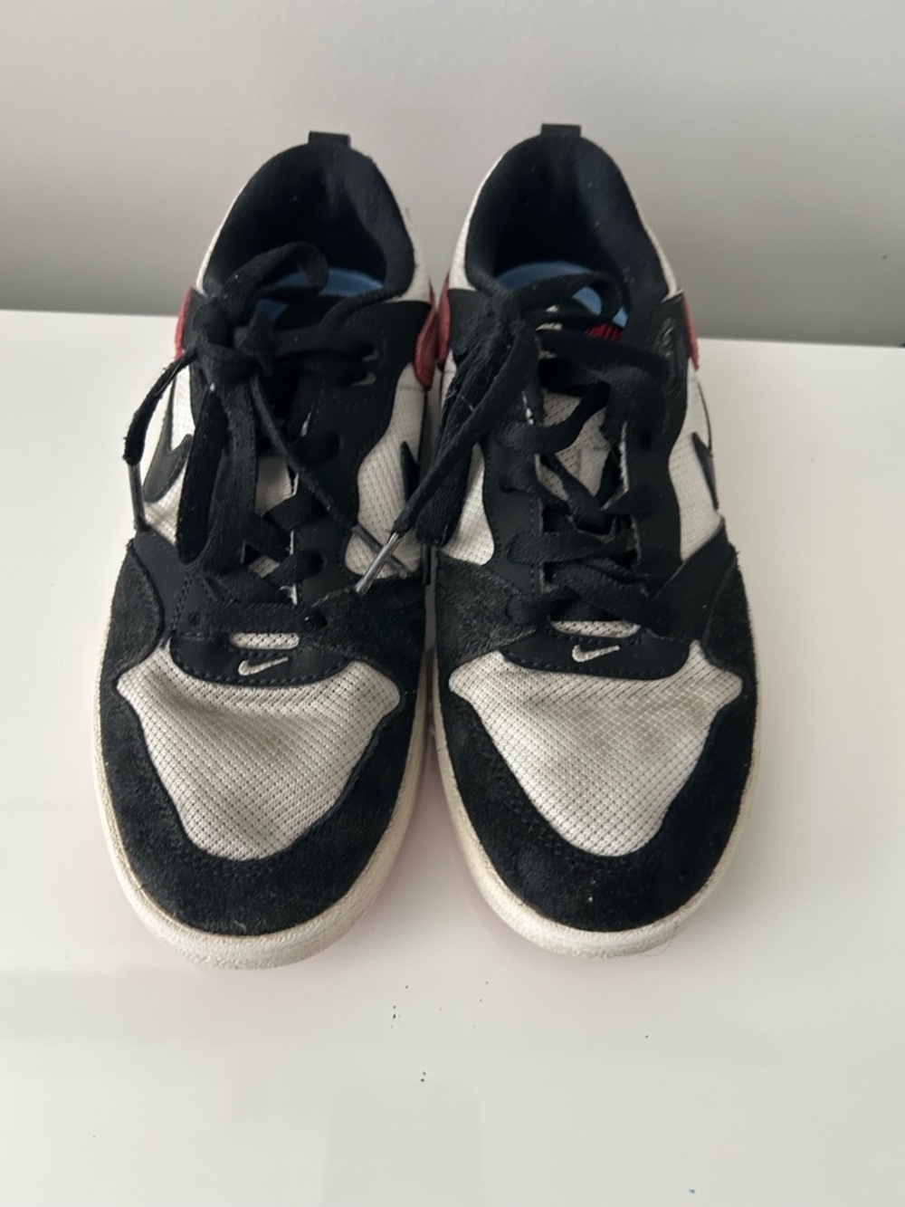 Nike Kids Black, White & Red Low-Top Sneakers